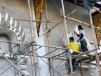 Wat Chedi Luang temple artists at work.JPG (134 KB)